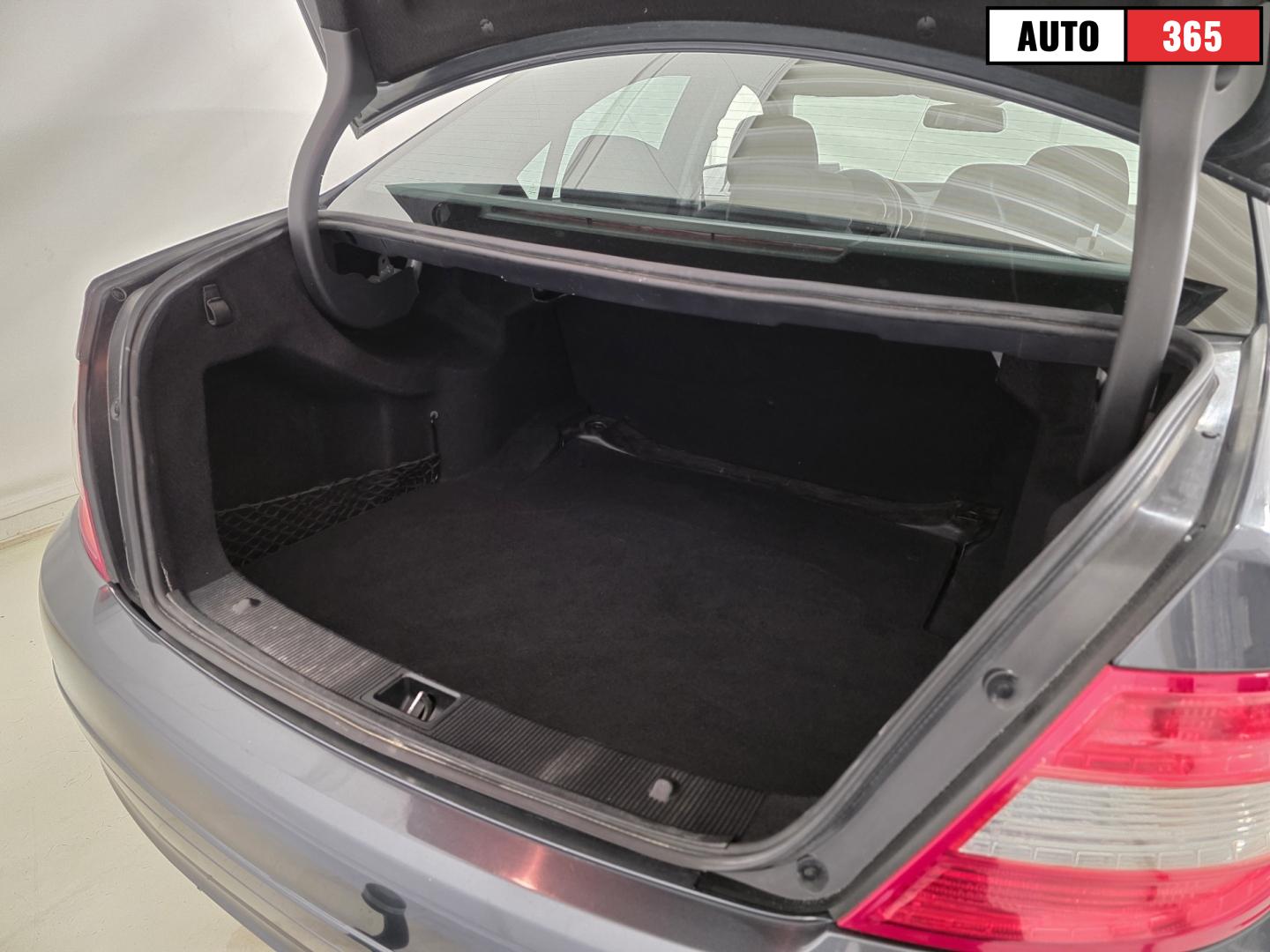 Mercedes-Benz C - Image 10