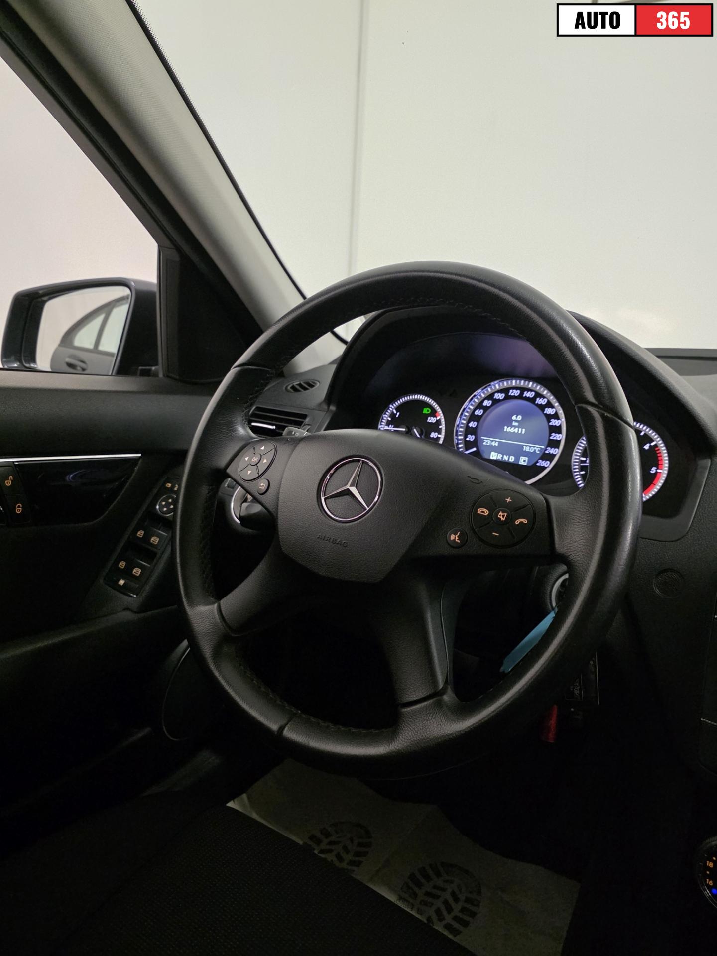 Mercedes-Benz C - Image 11