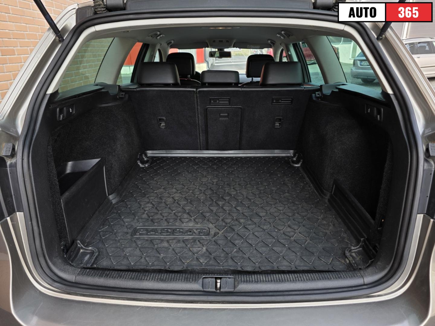 Volkswagen Passat - Image 10
