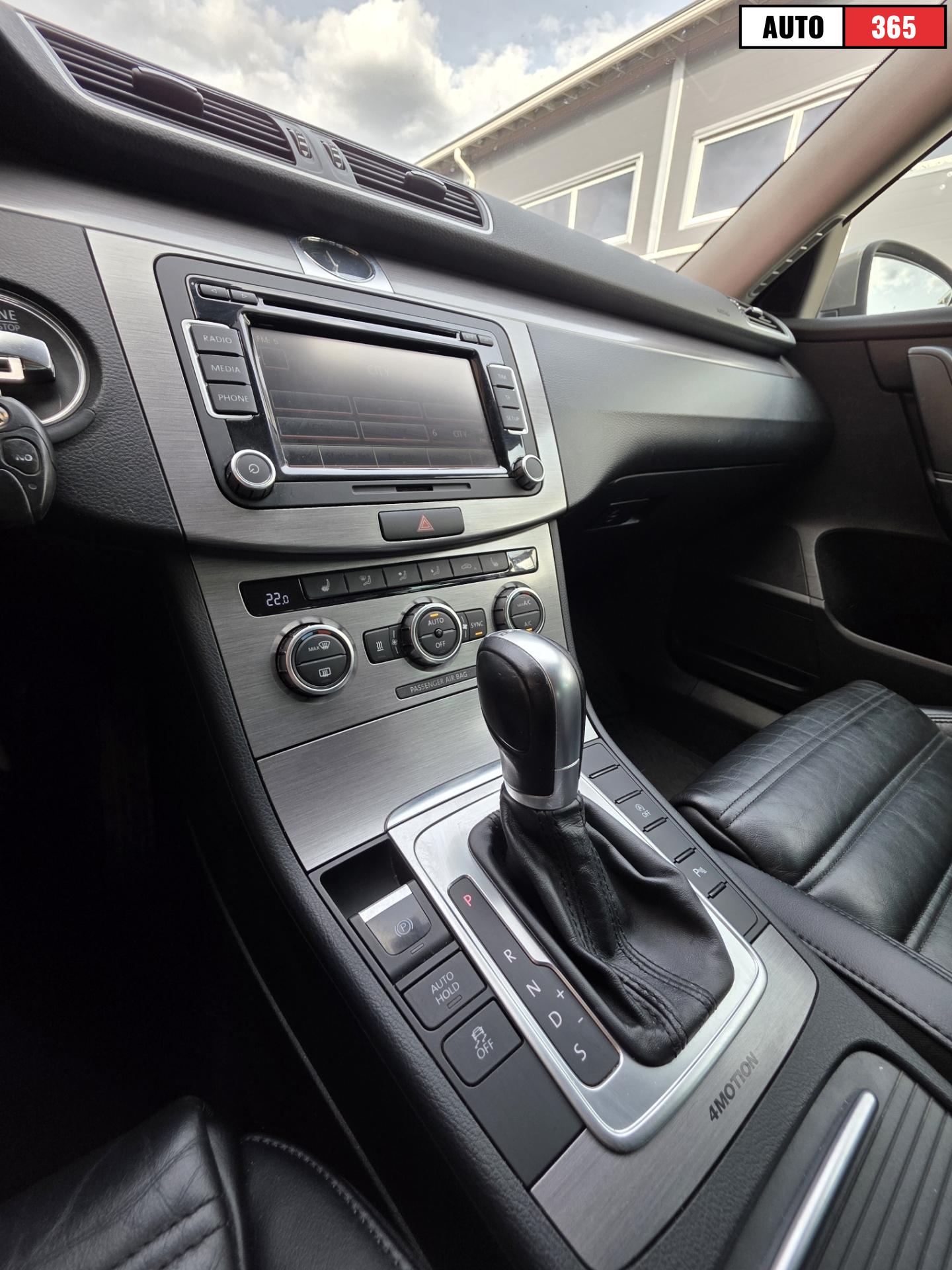Volkswagen Passat - Image 14