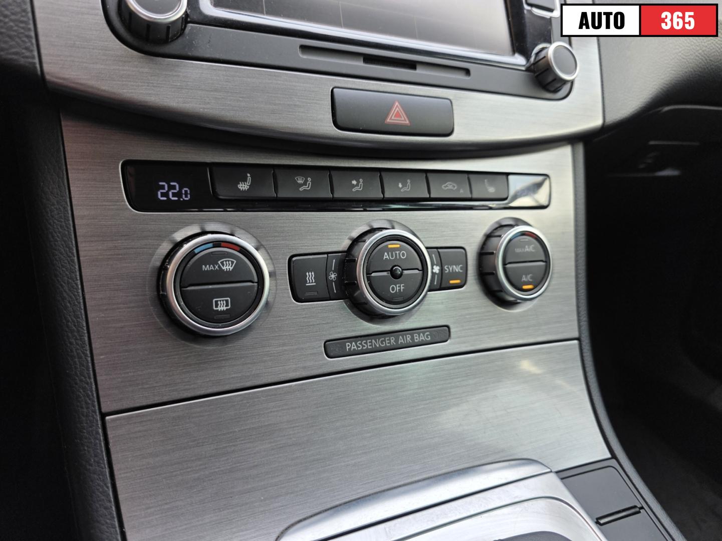 Volkswagen Passat - Image 16