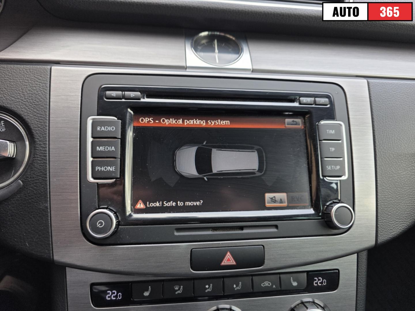 Volkswagen Passat - Image 18
