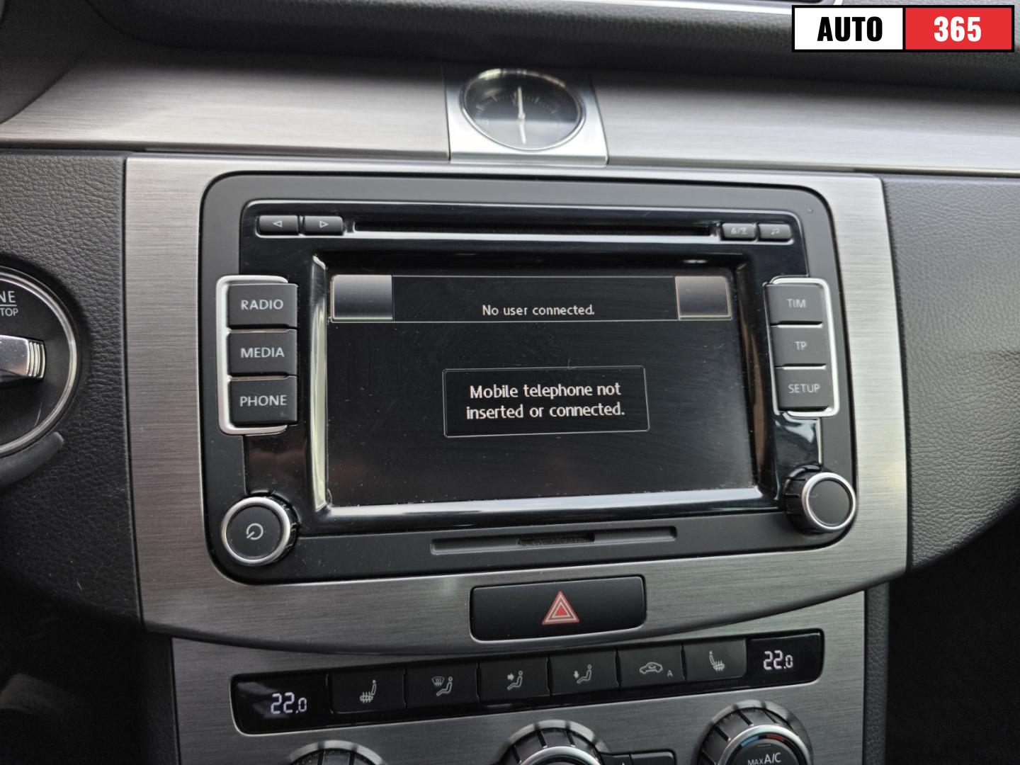 Volkswagen Passat - Image 19