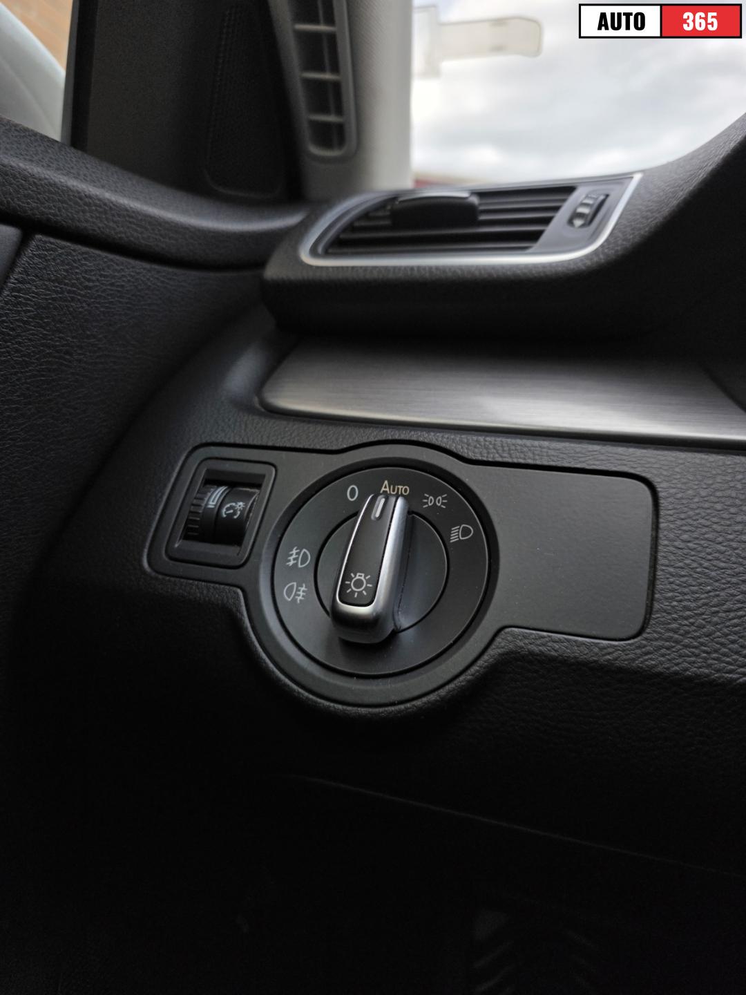 Volkswagen Passat - Image 11