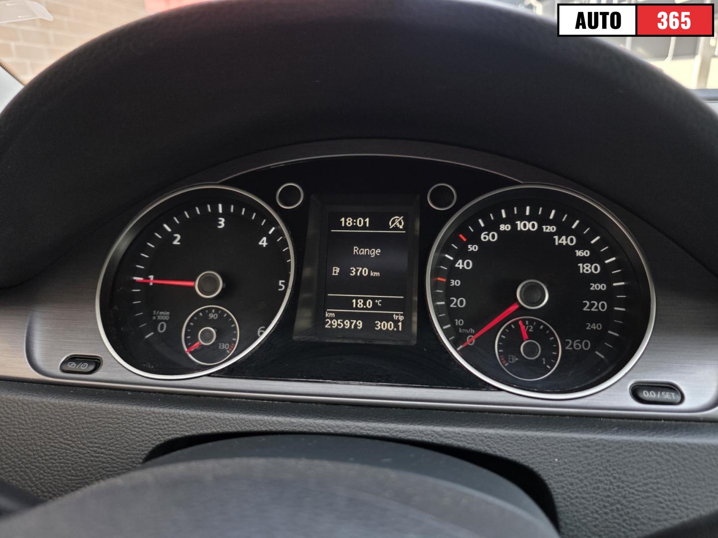 Volkswagen Passat - Image 13