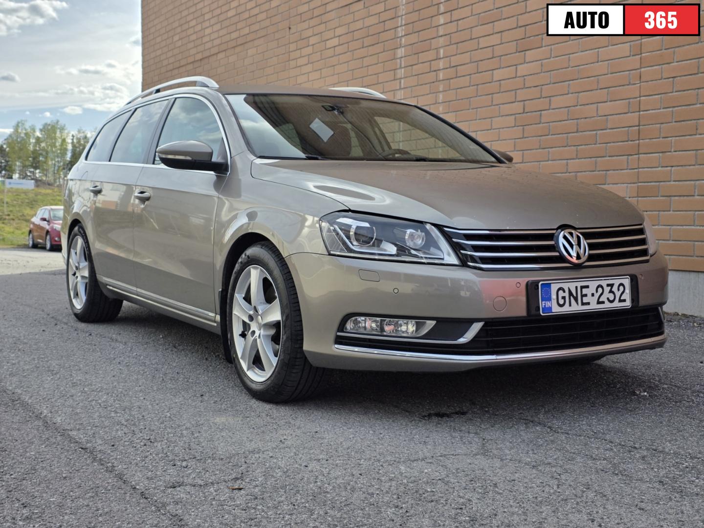 Volkswagen Passat - Image 4