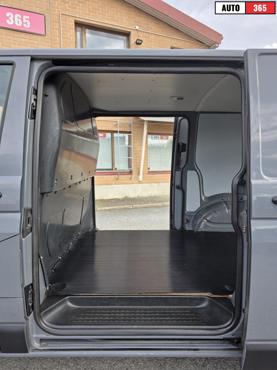 Volkswagen Transporter - Image 10