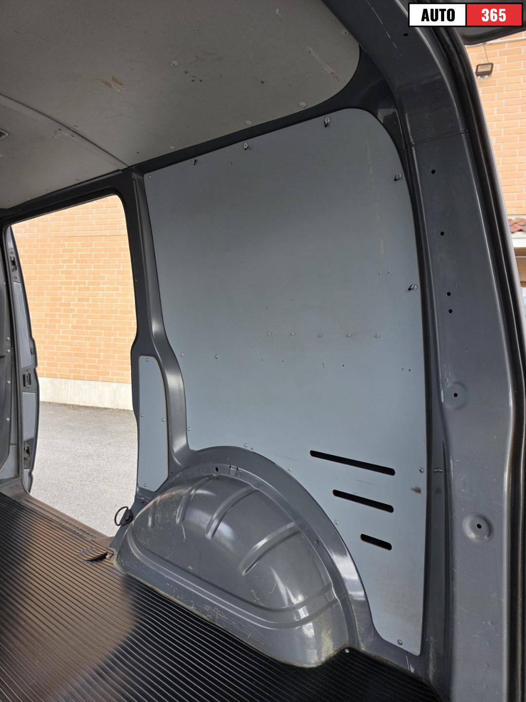 Volkswagen Transporter - Image 12