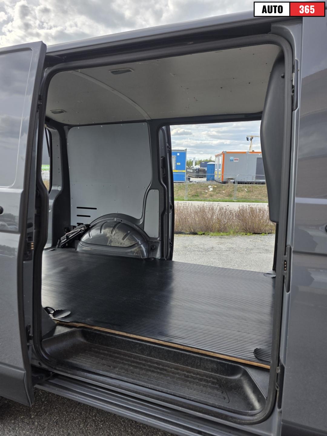 Volkswagen Transporter - Image 14