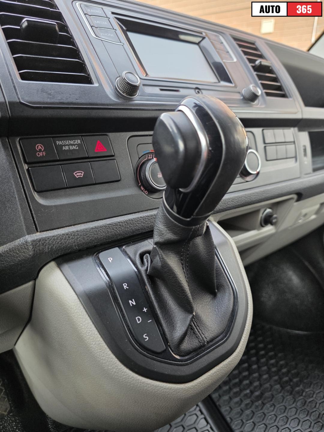 Volkswagen Transporter - Image 17