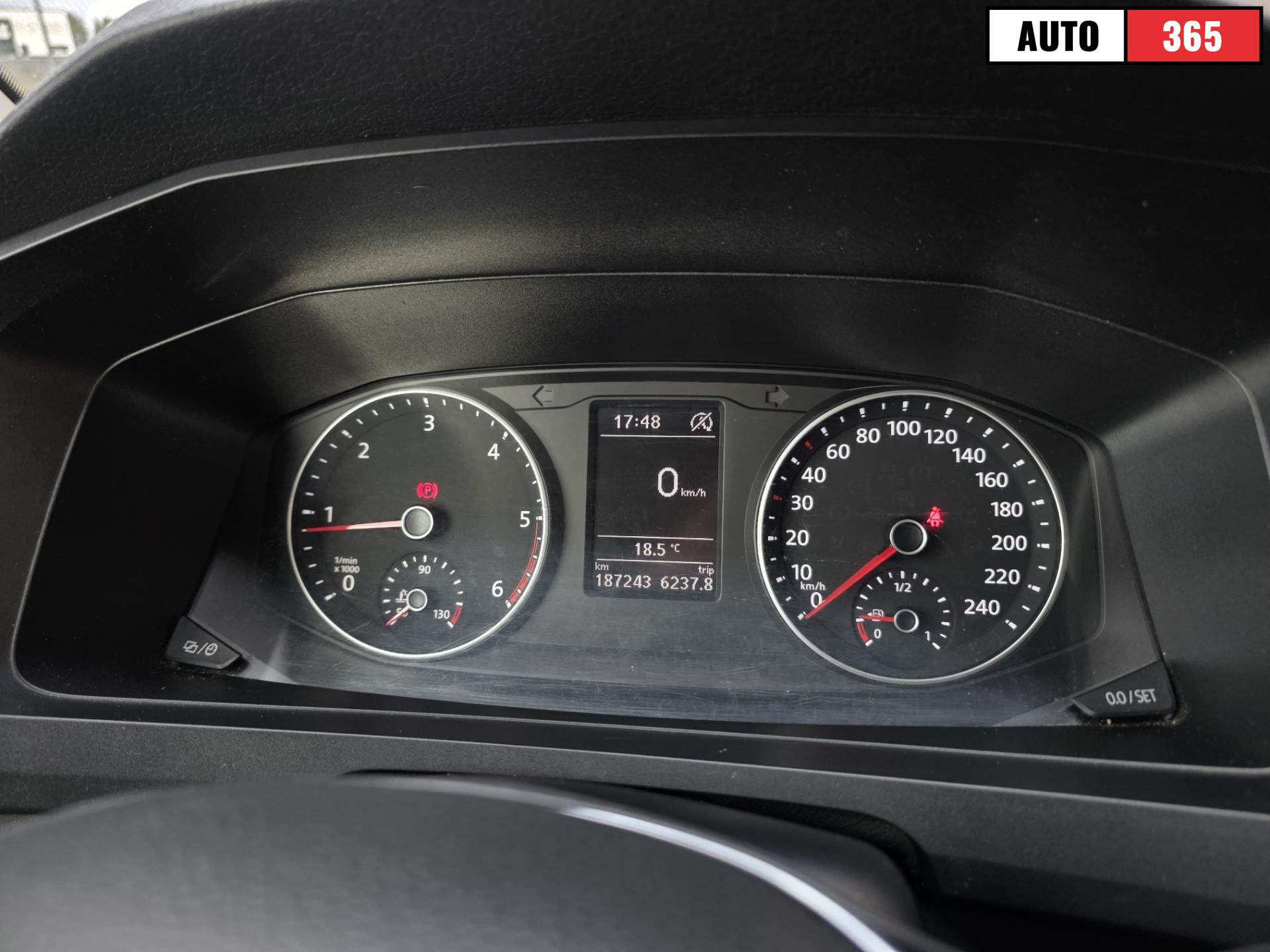 Volkswagen Transporter - Image 16