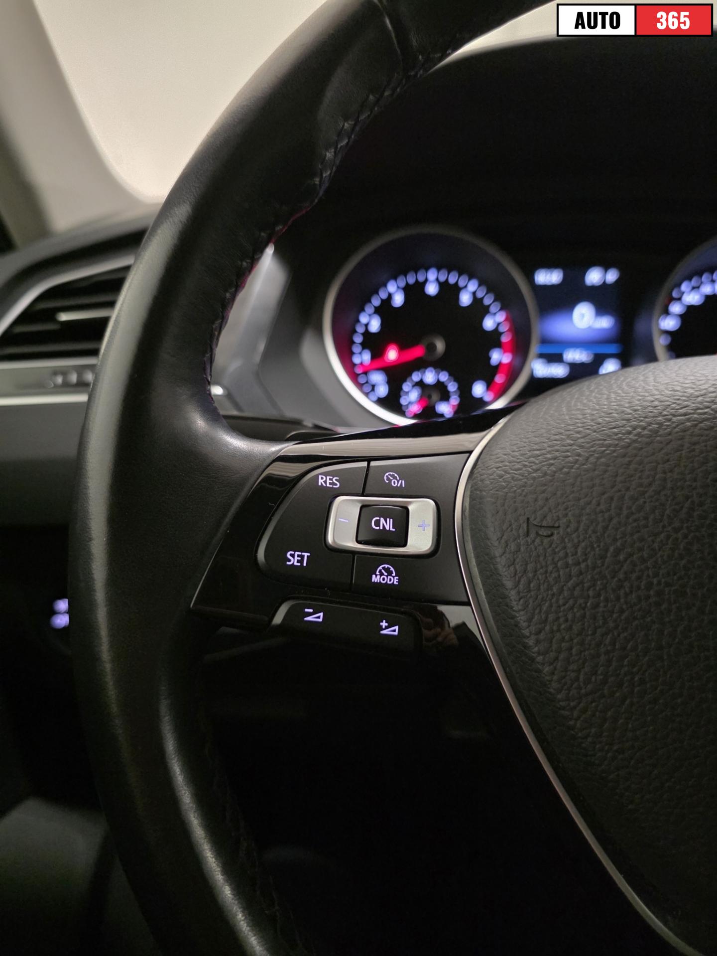 Volkswagen Tiguan - Image 14