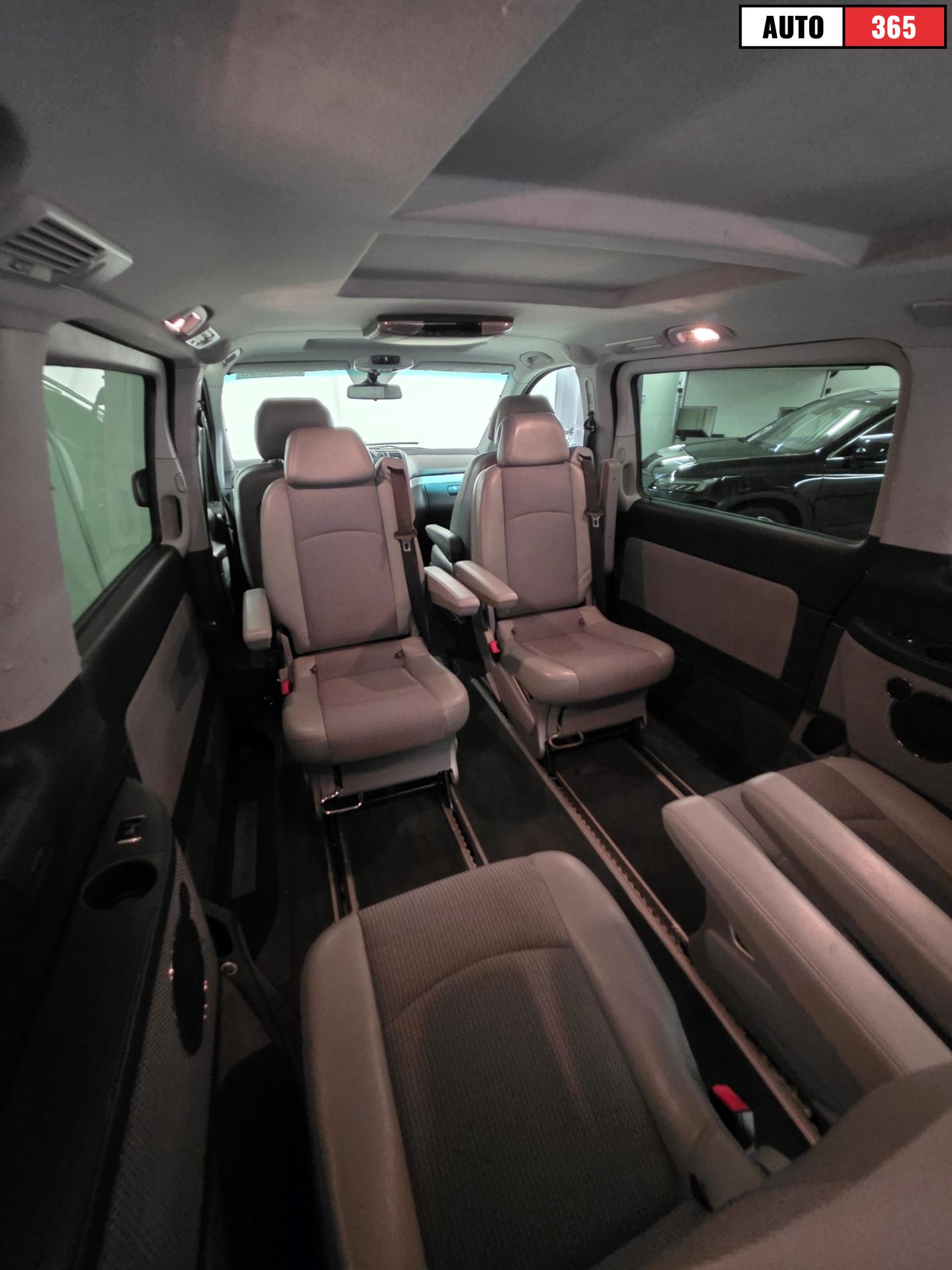 Mercedes-Benz Viano - Image 12
