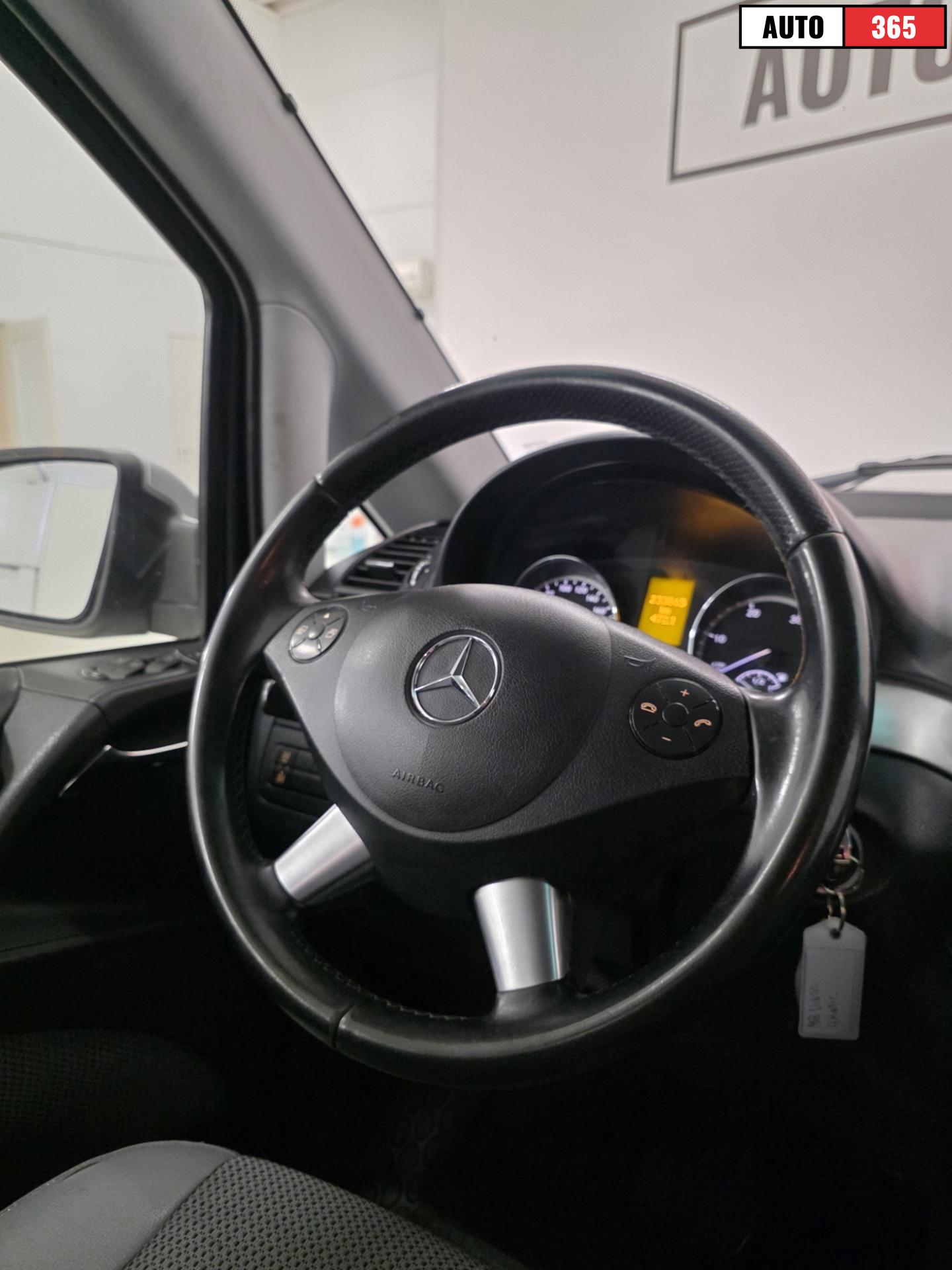 Mercedes-Benz Viano - Image 13