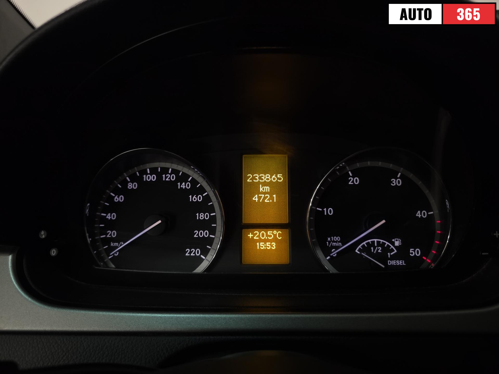 Mercedes-Benz Viano - Image 14