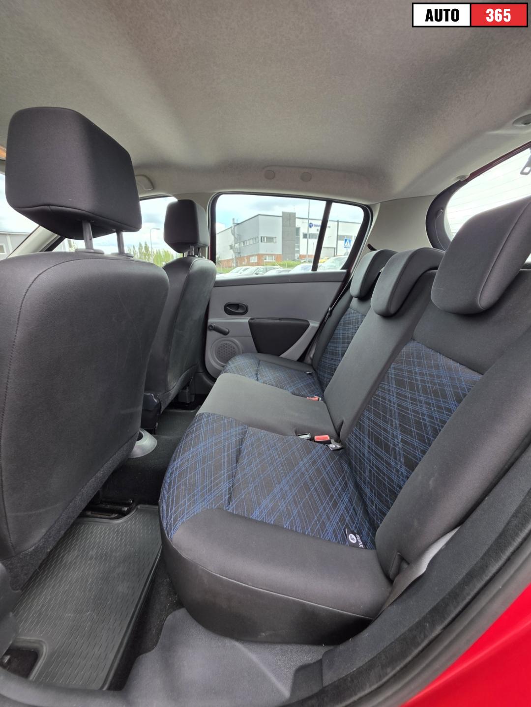 Renault Clio - Image 10