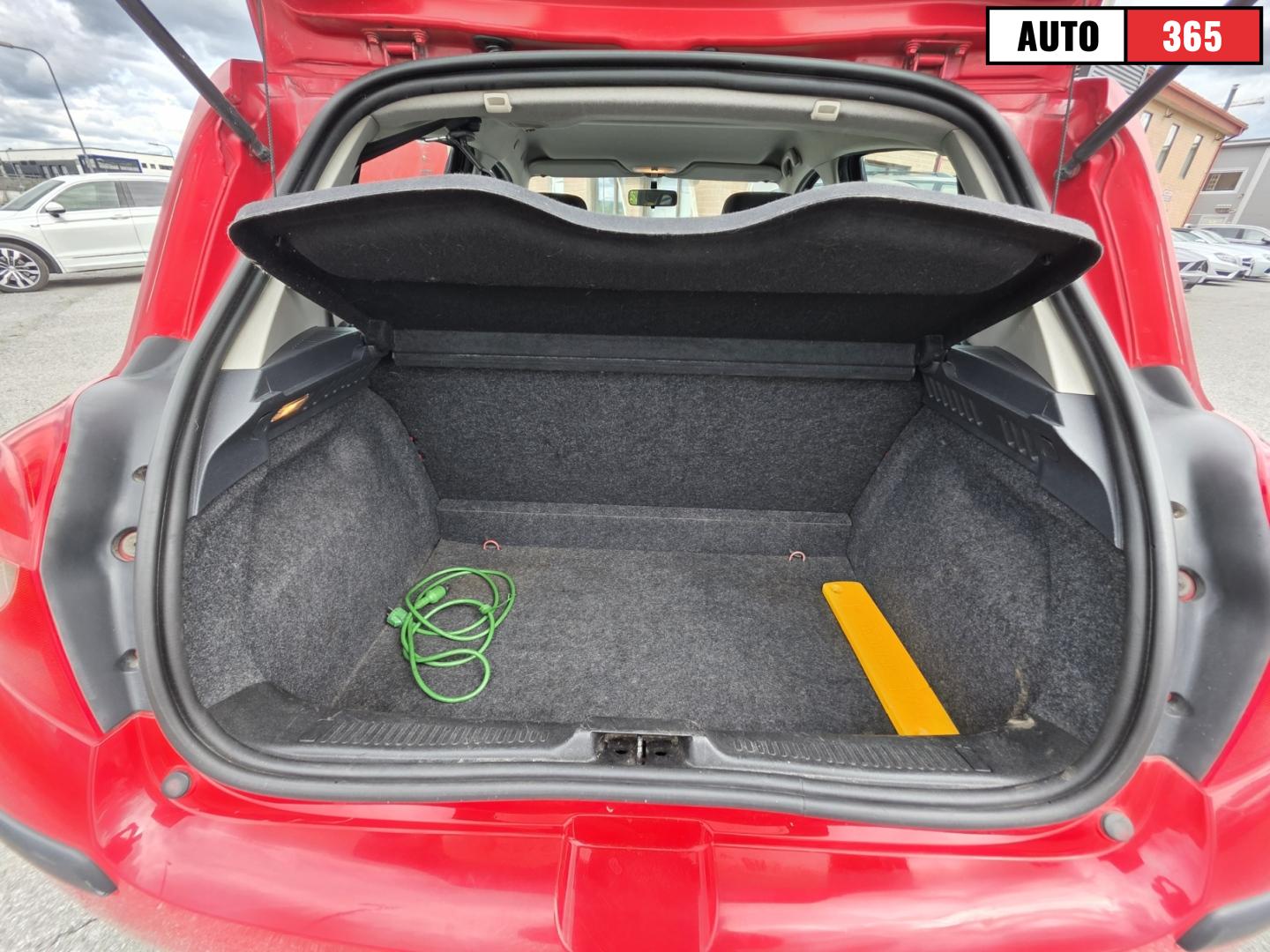 Renault Clio - Image 11