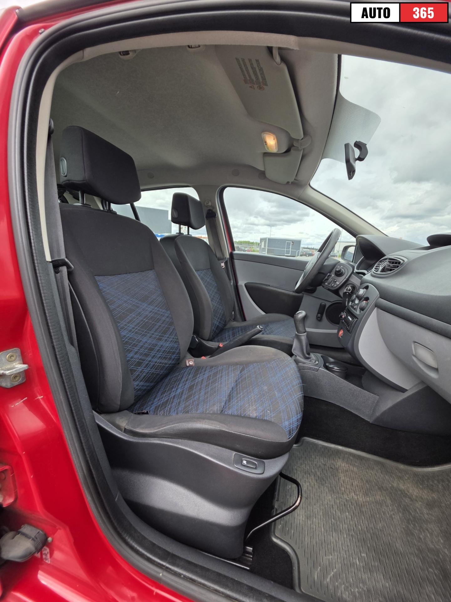 Renault Clio - Image 8