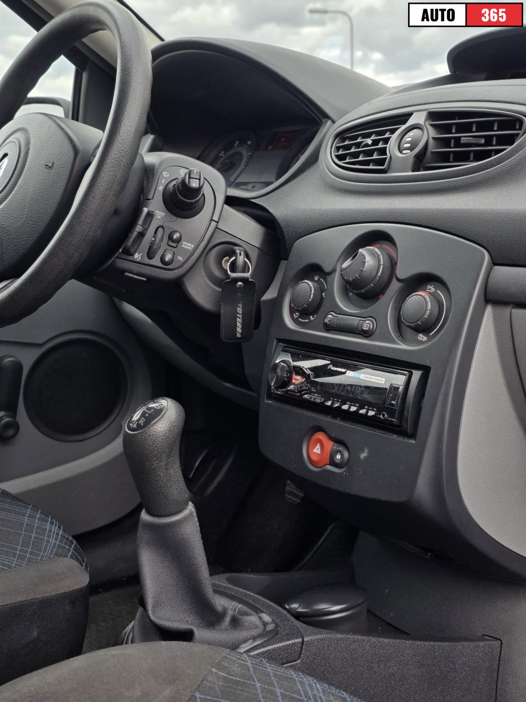 Renault Clio - Image 12