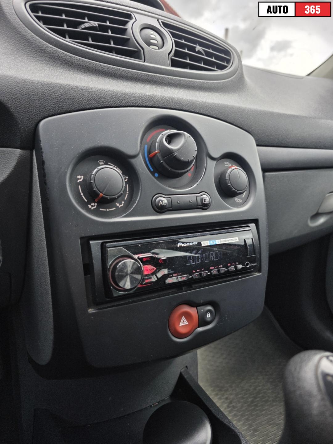 Renault Clio - Image 13