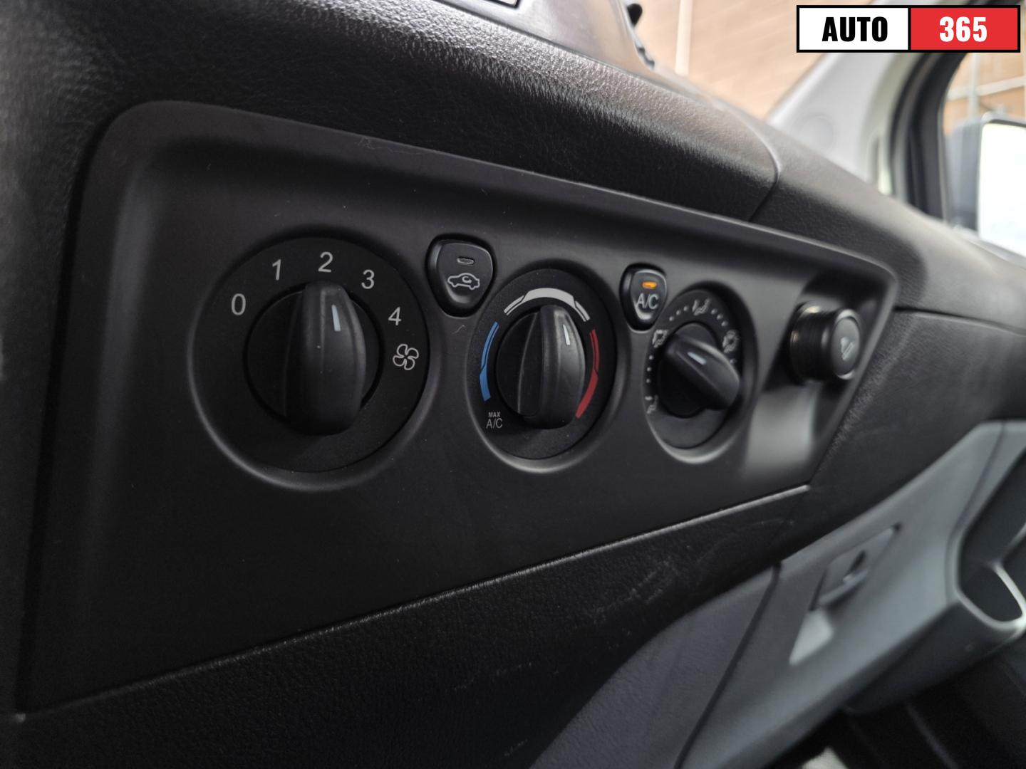 Ford Transit Custom - Image 15