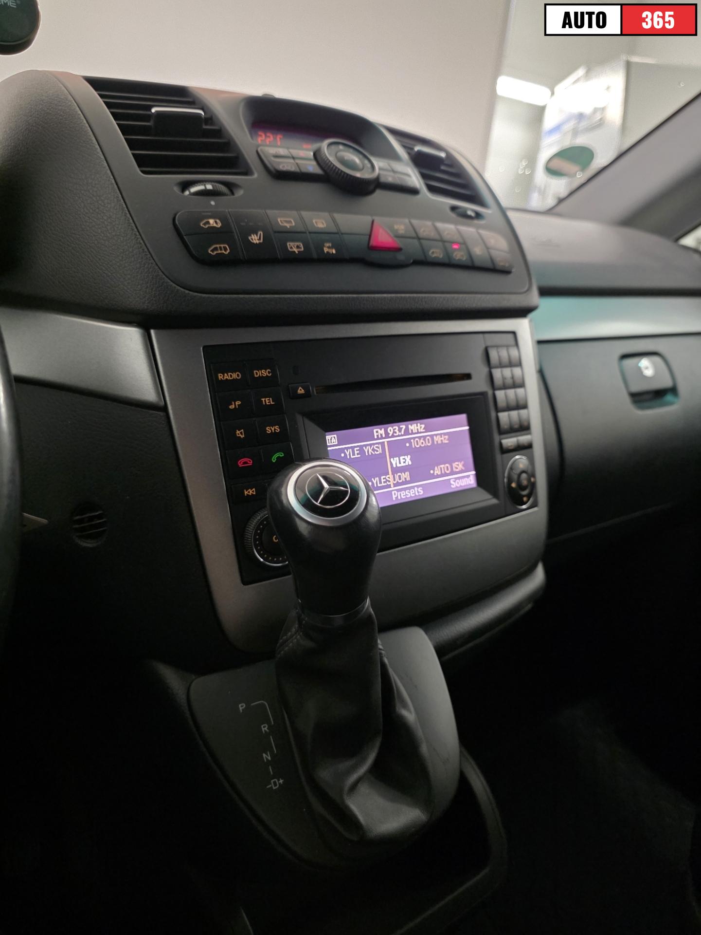 Mercedes-Benz Viano - Image 16
