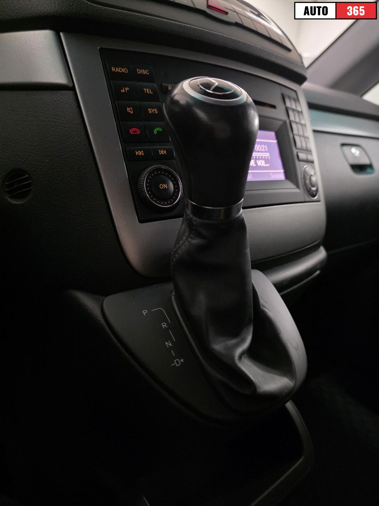 Mercedes-Benz Viano - Image 15