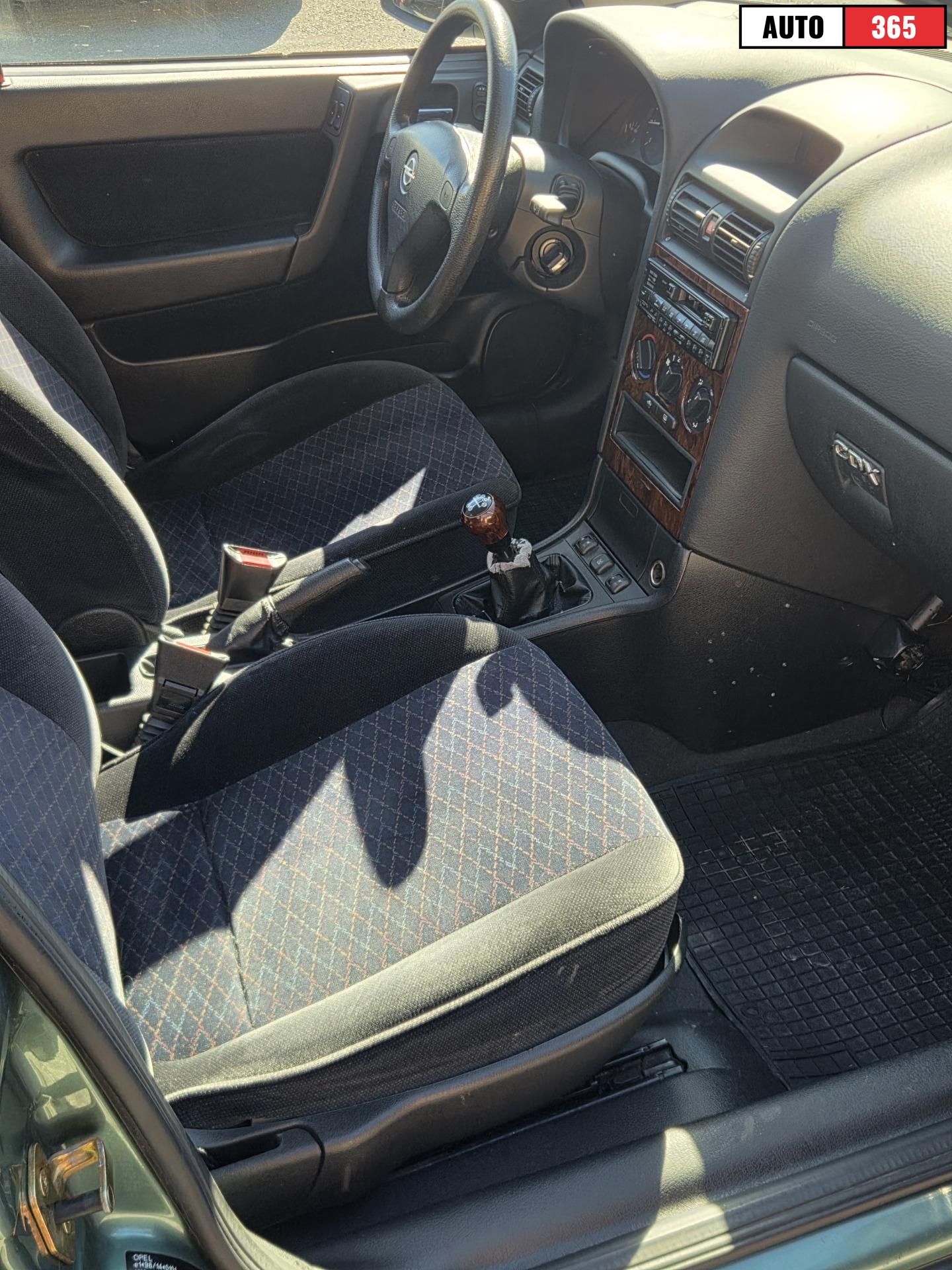 Opel Astra - Image 8