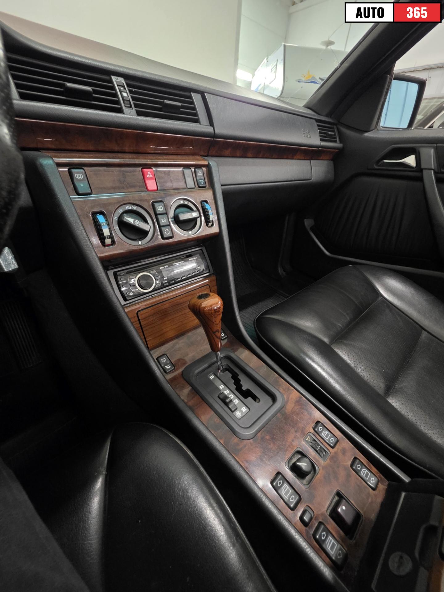 Mercedes-Benz CE - Image 12