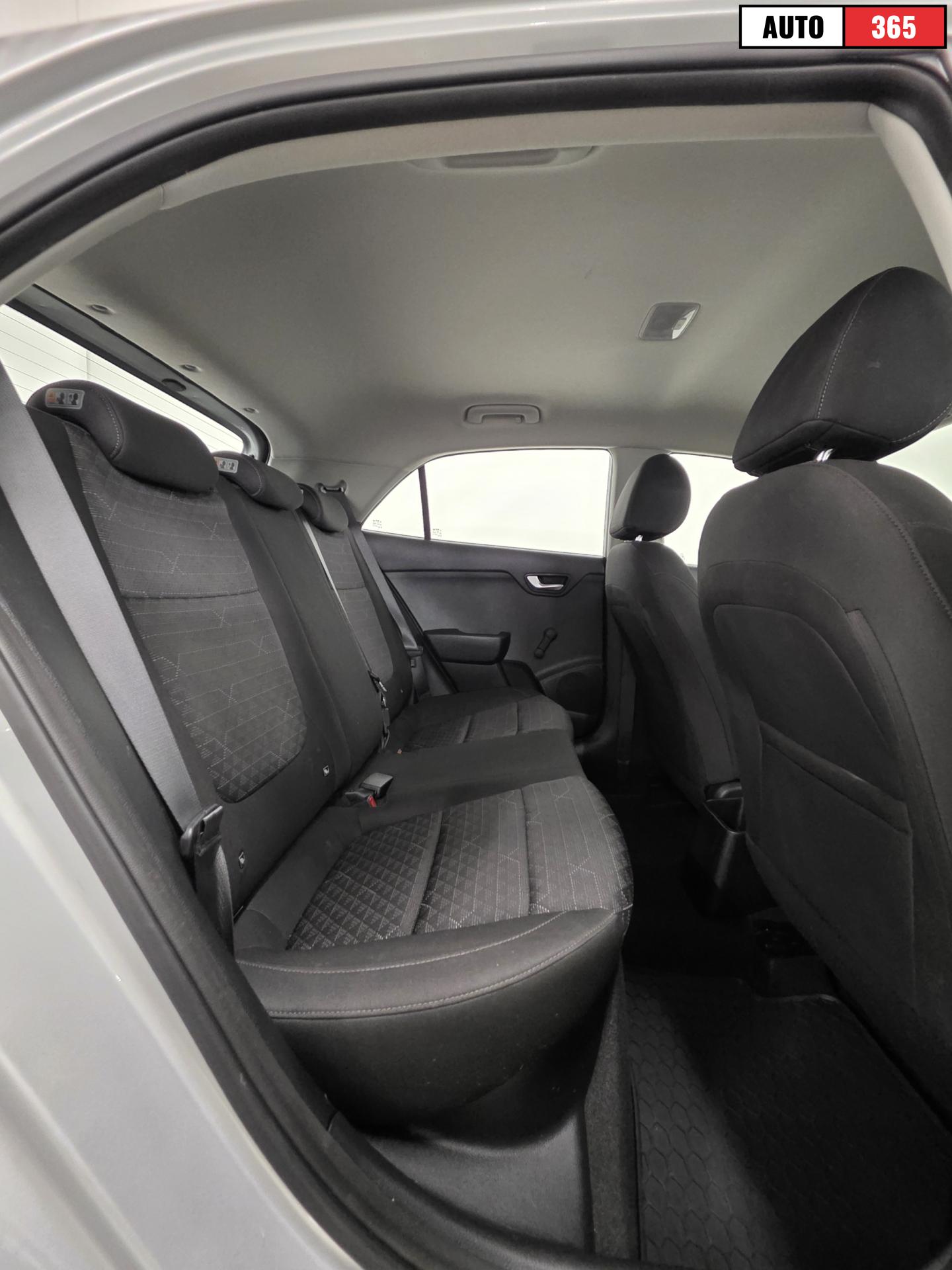 Kia Rio - Image 8
