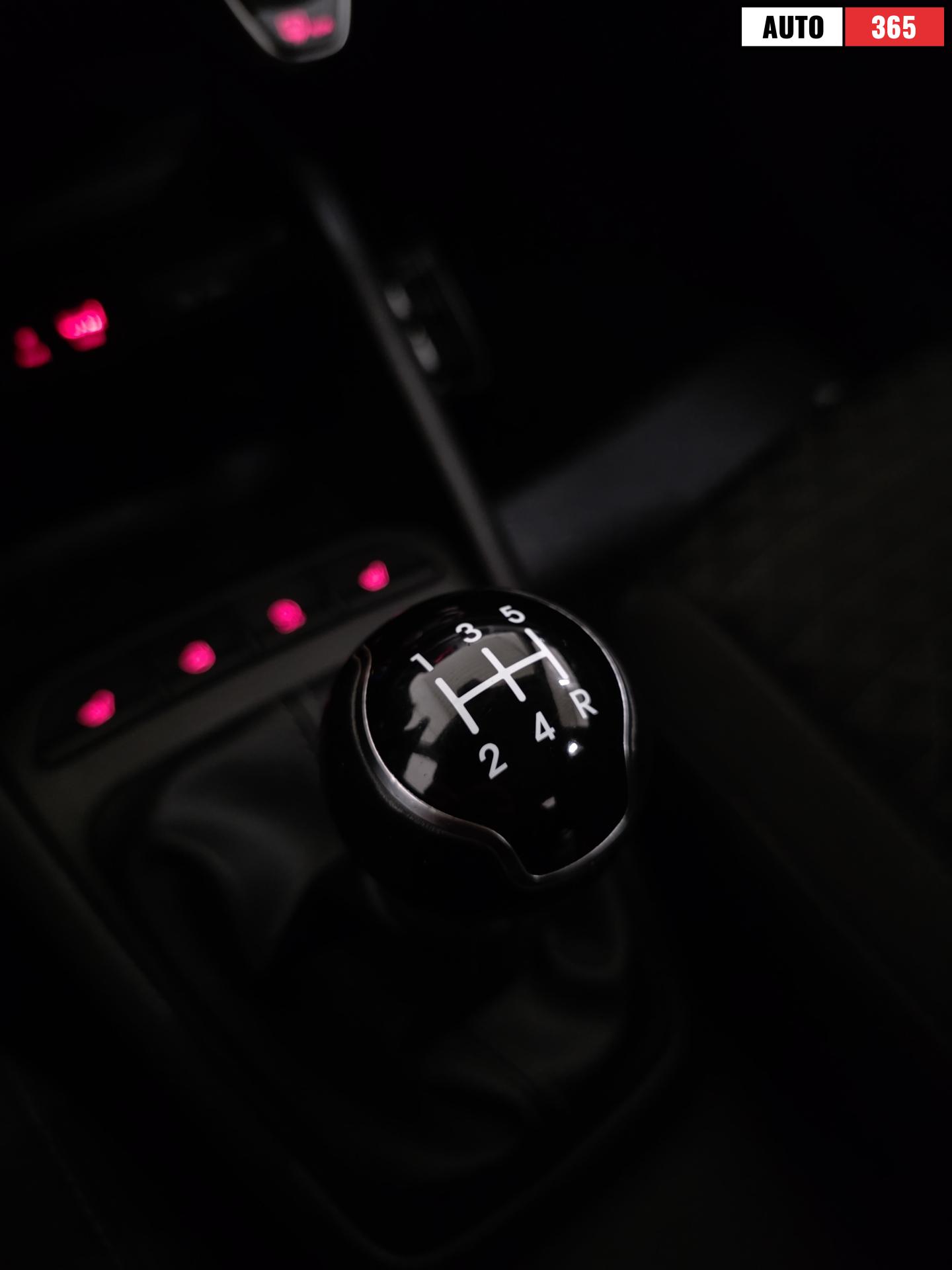 Kia Rio - Image 13