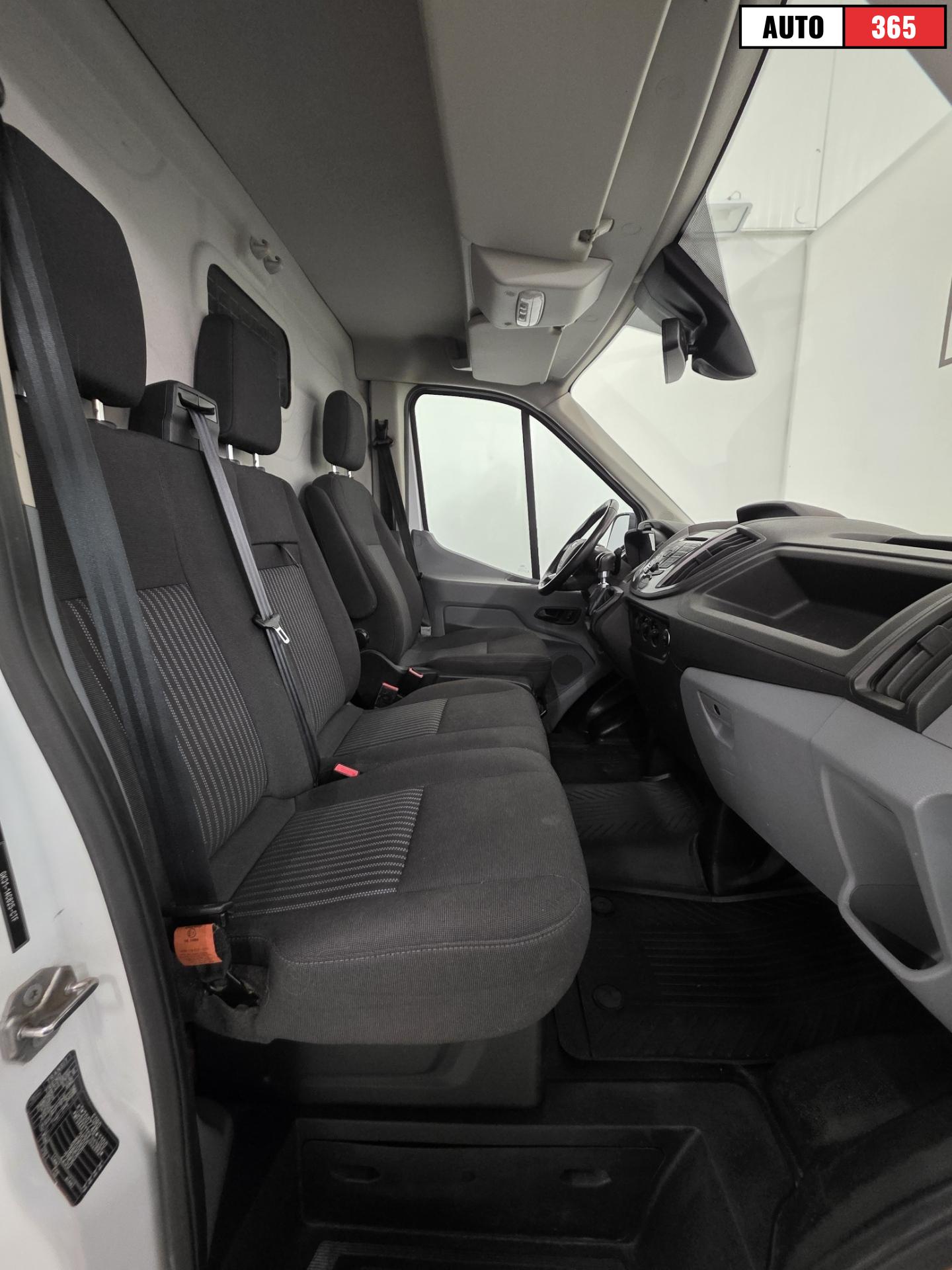 Ford Transit - Image 7