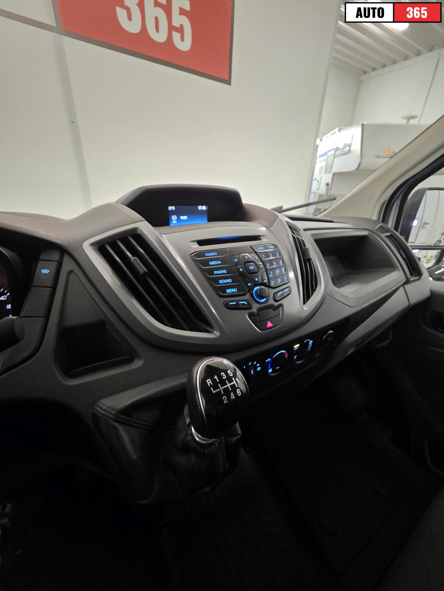 Ford Transit - Image 9
