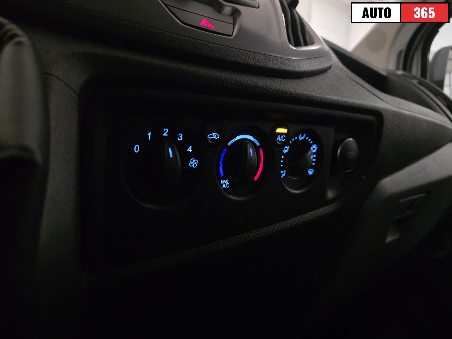 Ford Transit - Image 14