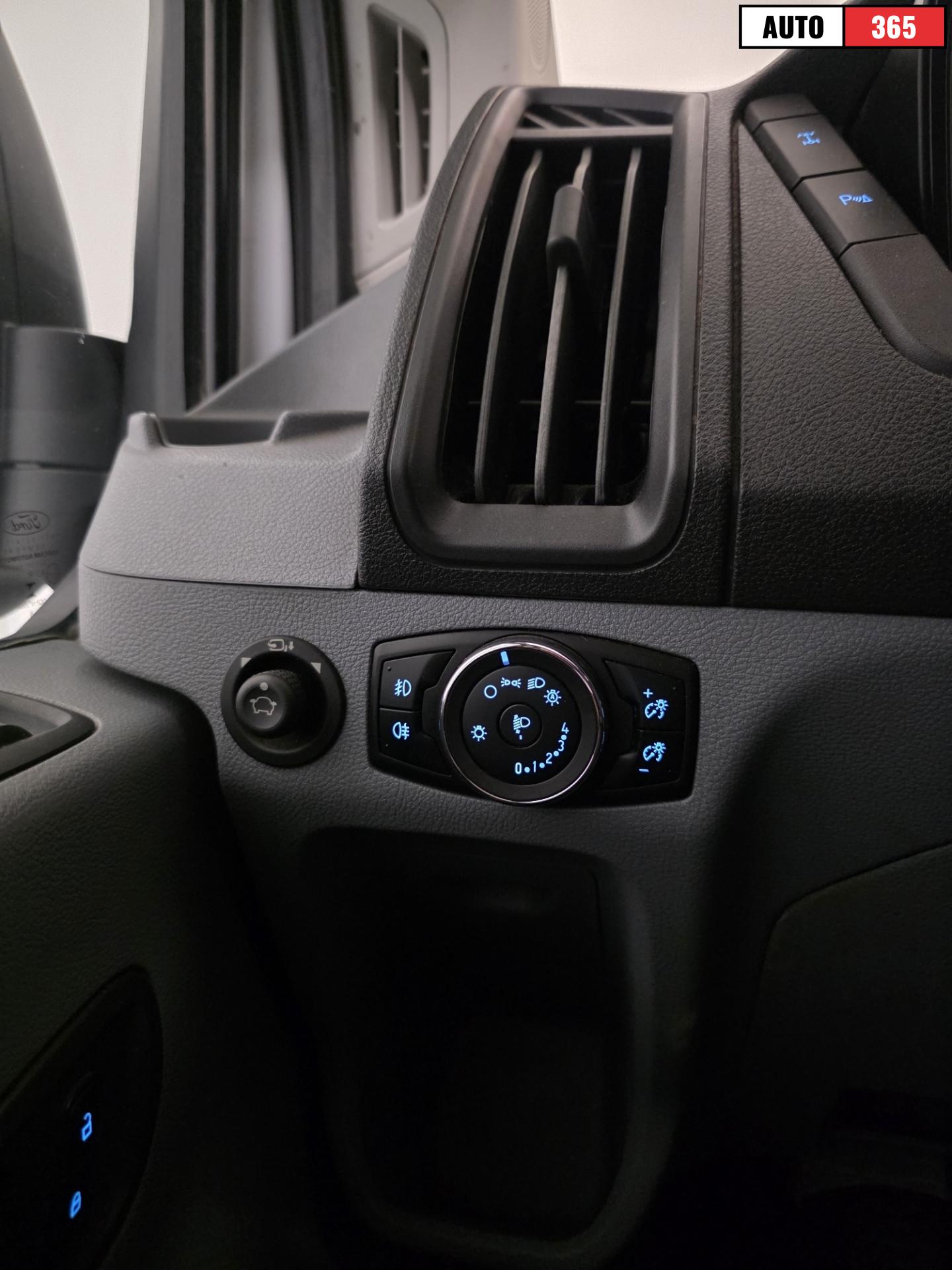 Ford Transit - Image 16