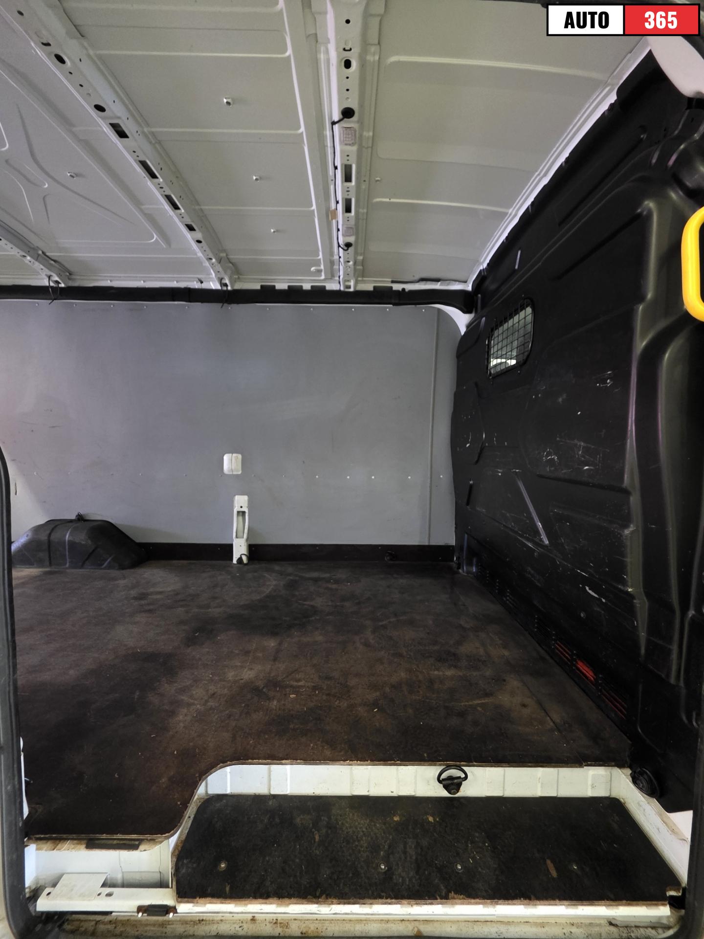 Ford Transit - Image 17