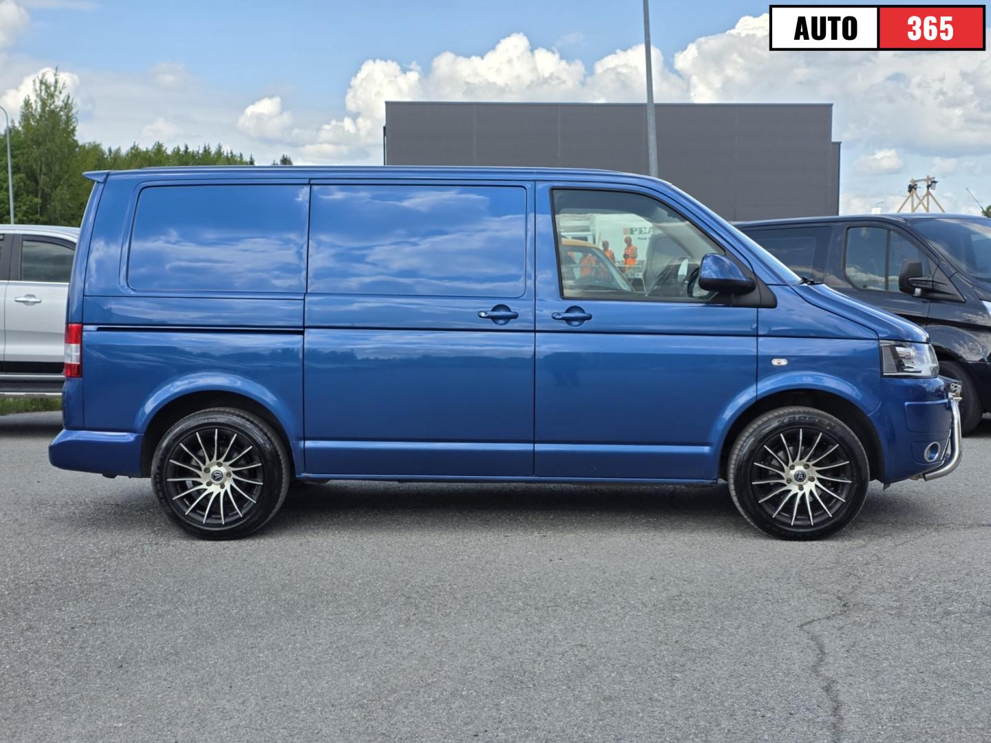 Volkswagen Transporter - Image 2