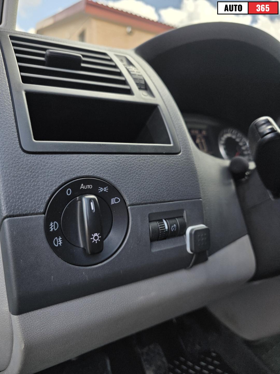 Volkswagen Transporter - Image 17