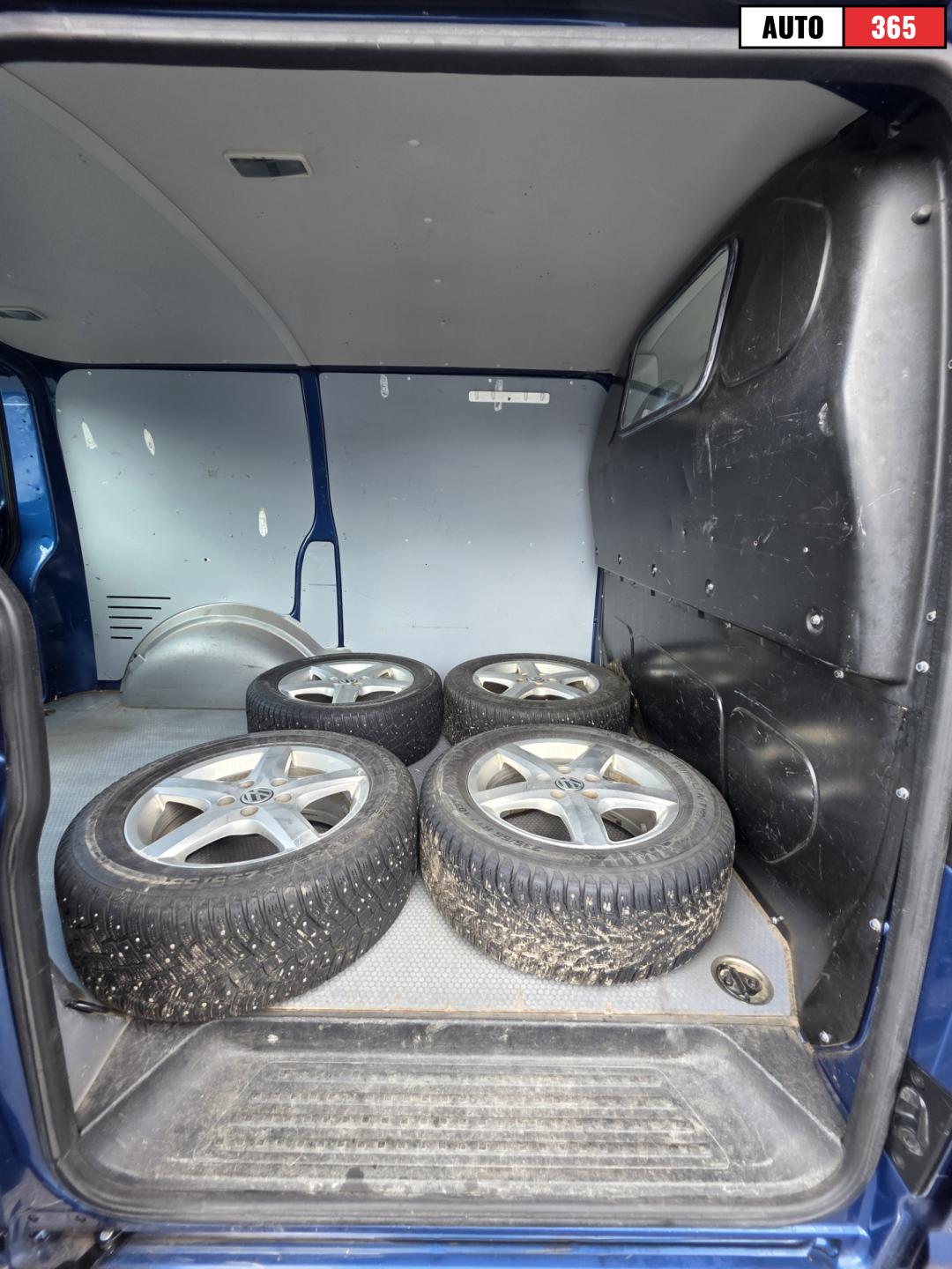 Volkswagen Transporter - Image 18