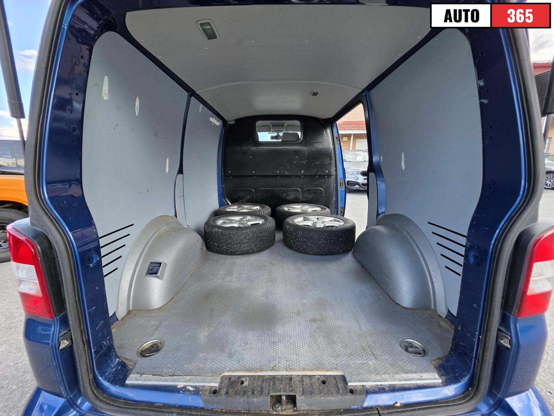 Volkswagen Transporter - Image 19