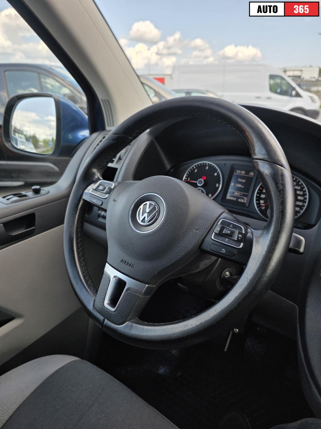 Volkswagen Transporter - Image 11