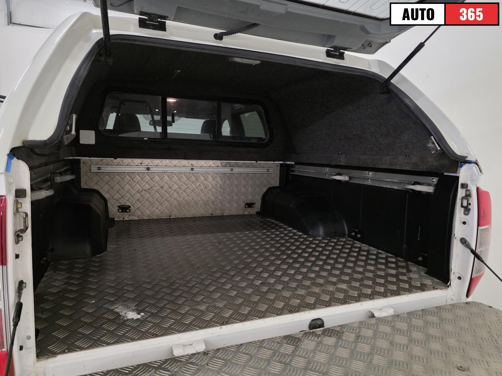 Nissan Navara - Image 11