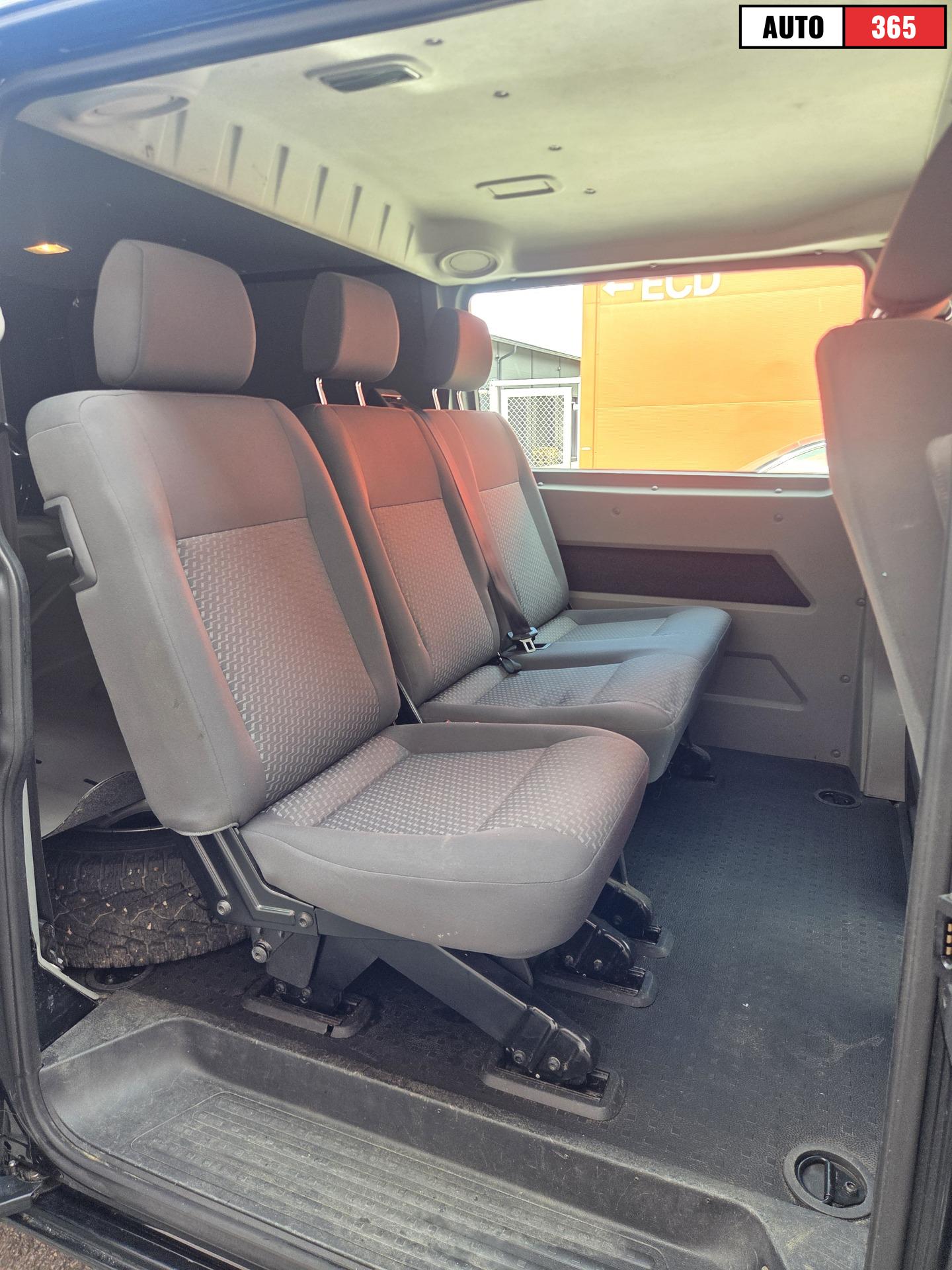 Volkswagen Transporter - Image 7