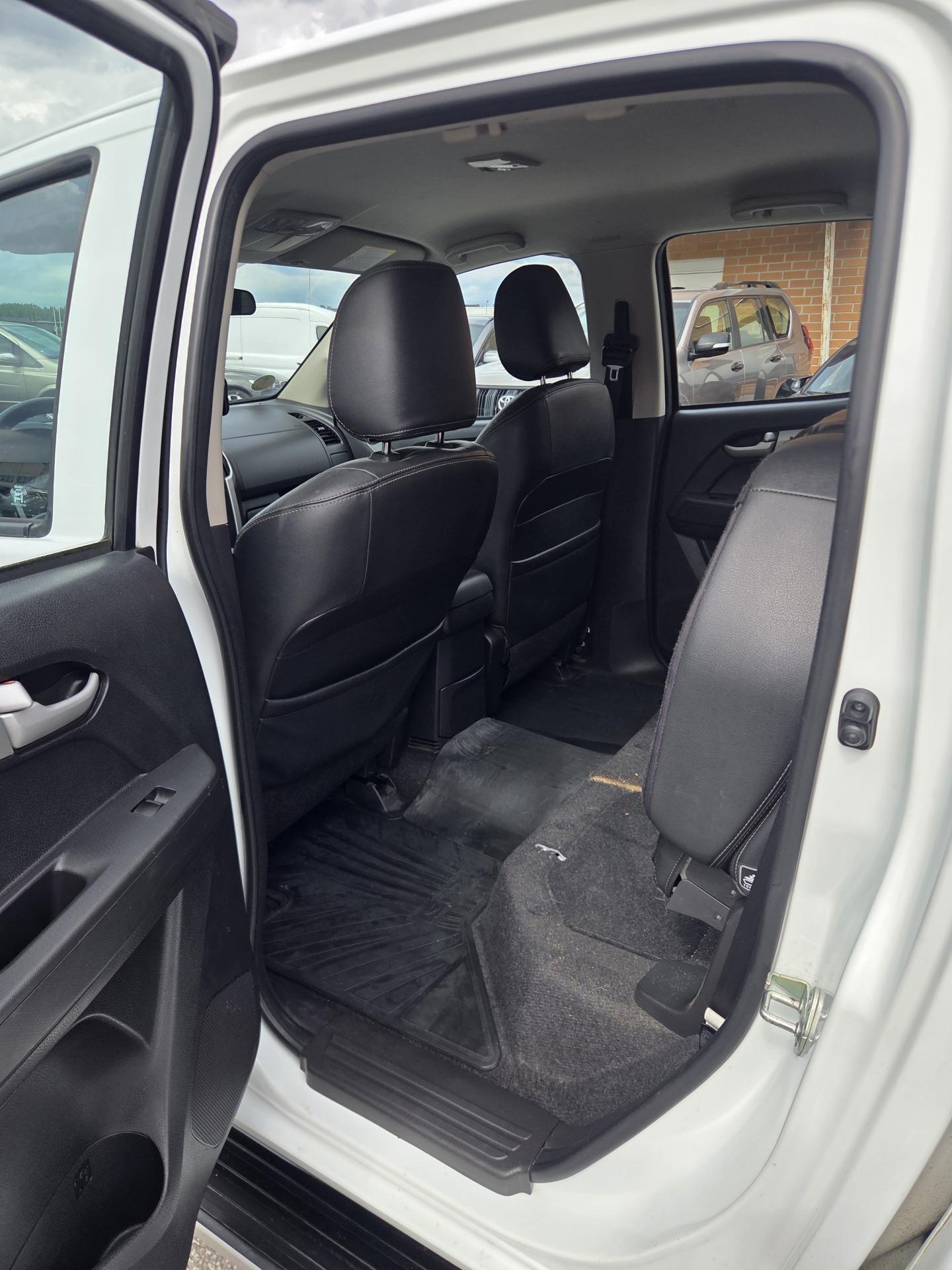 Isuzu D-Max - Image 7