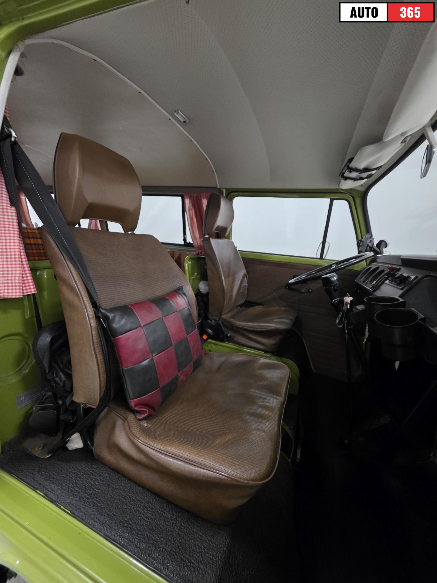 Volkswagen Kleinbus - Image 8