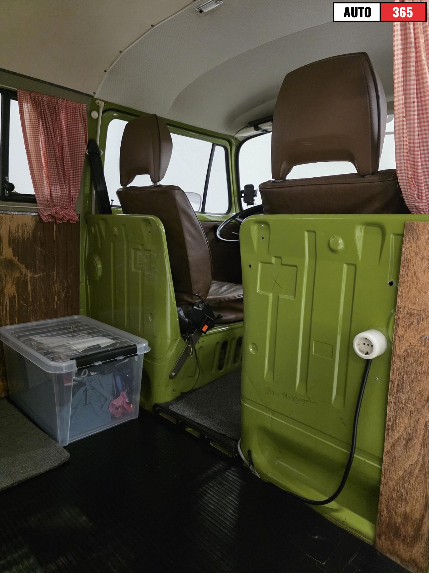 Volkswagen Kleinbus - Image 12
