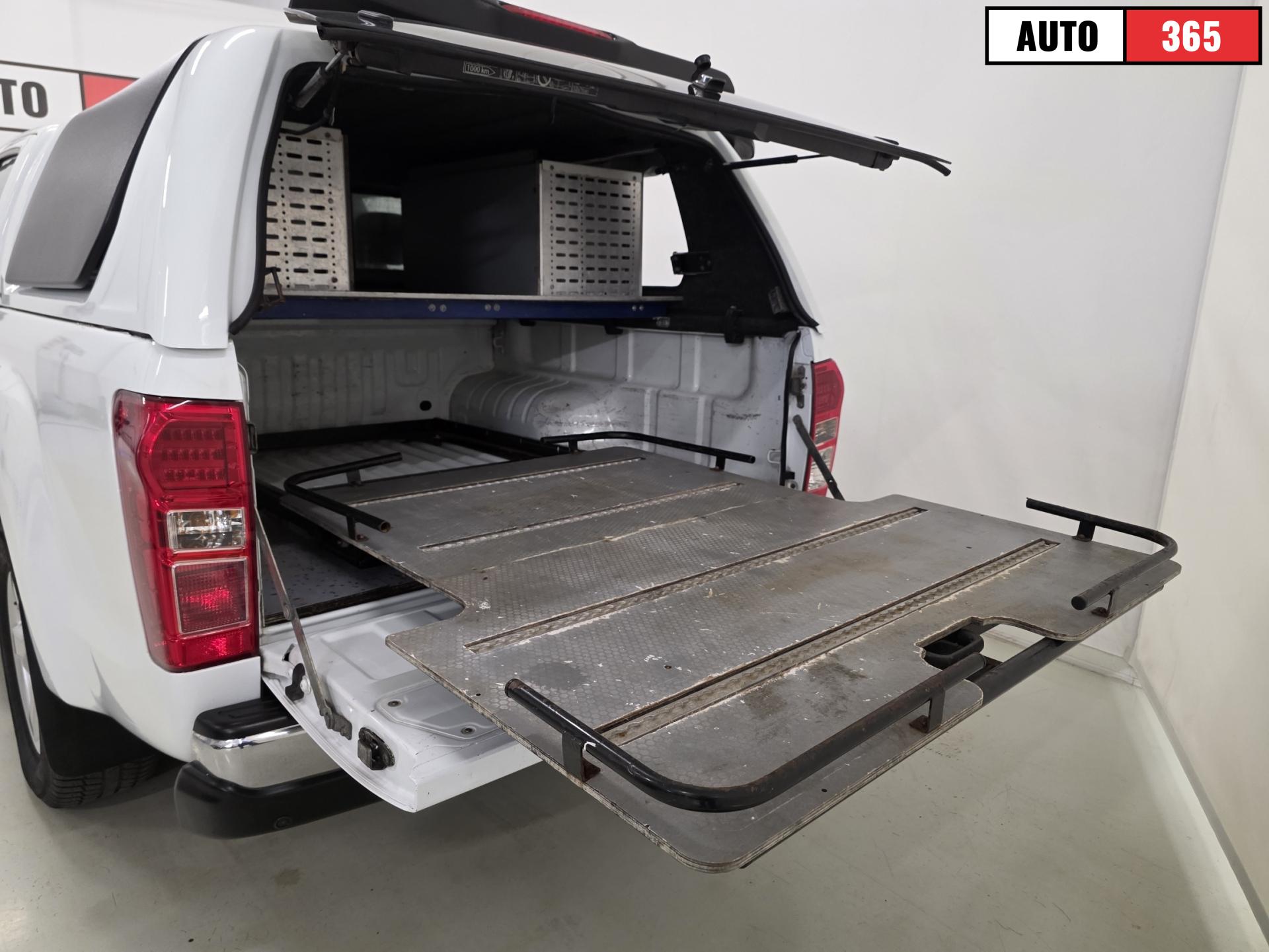 Isuzu D-Max - Image 17