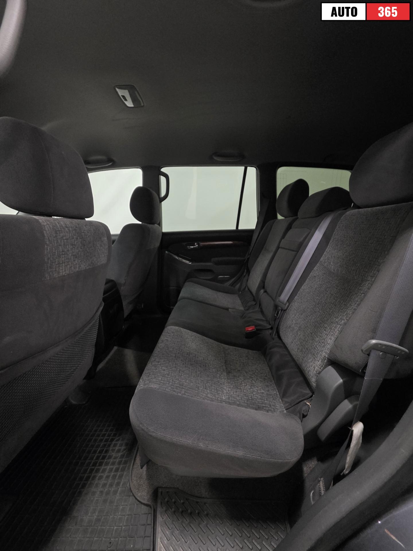 Toyota Land Cruiser - Image 10