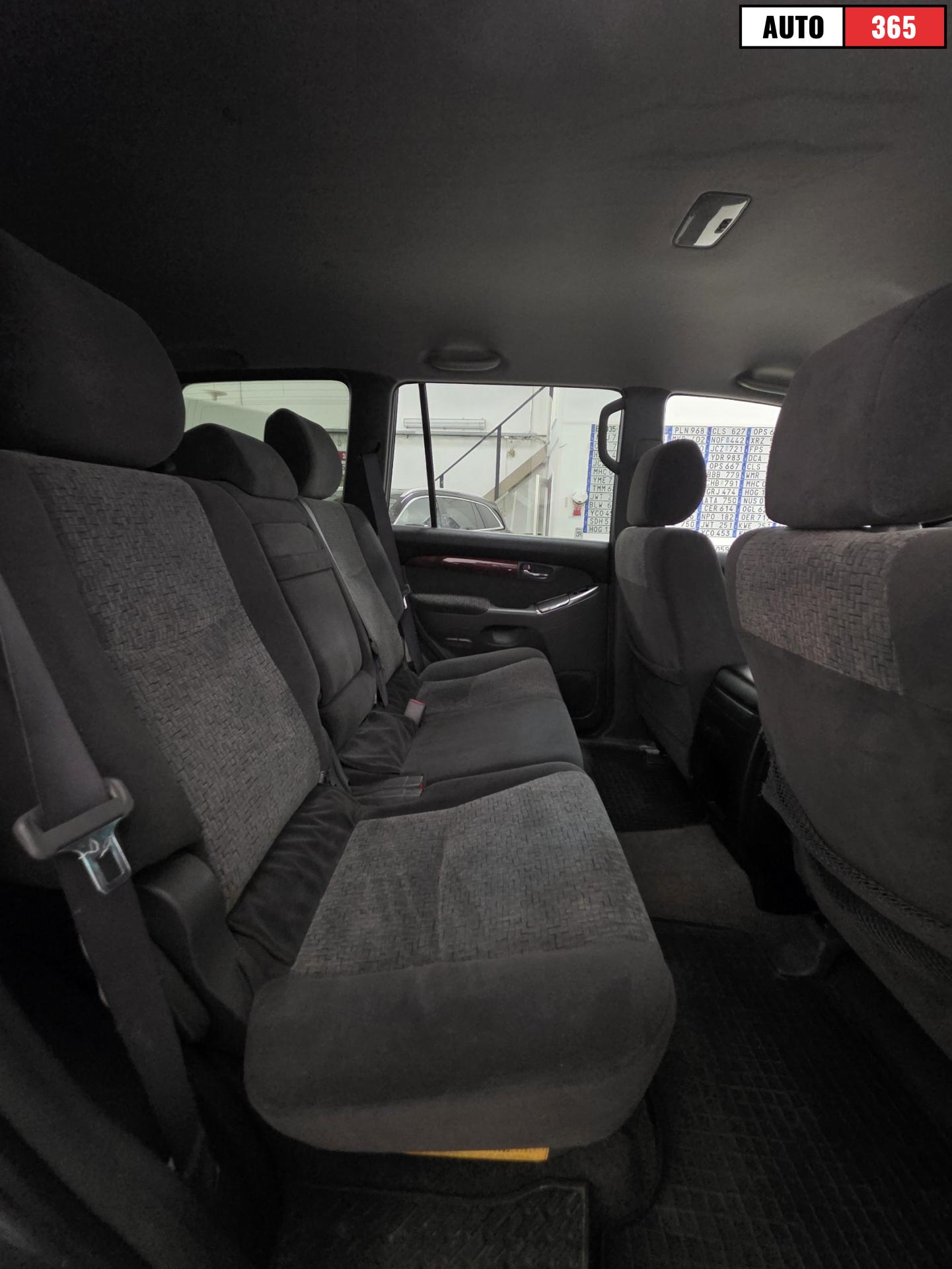 Toyota Land Cruiser - Image 9