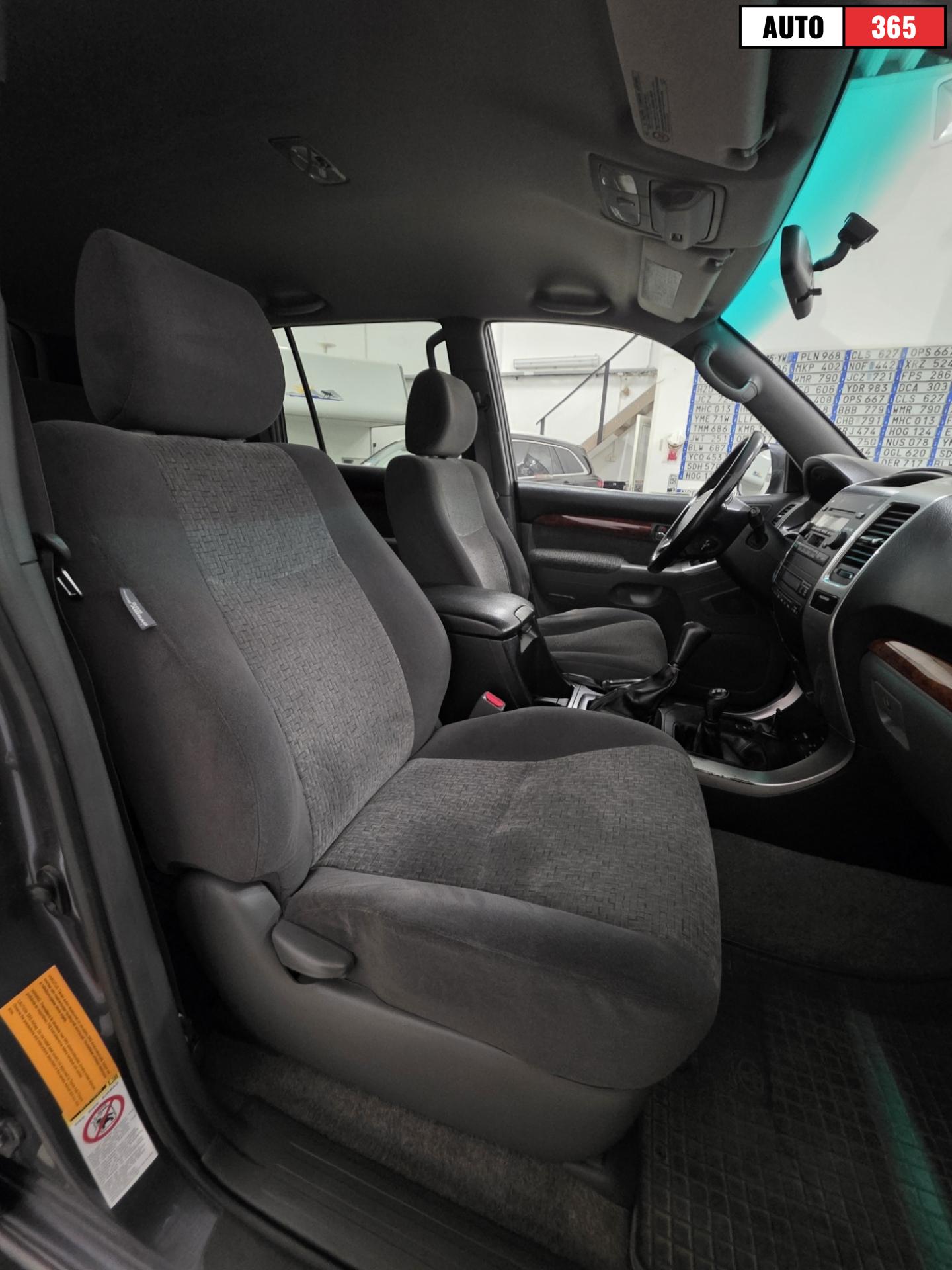 Toyota Land Cruiser - Image 8